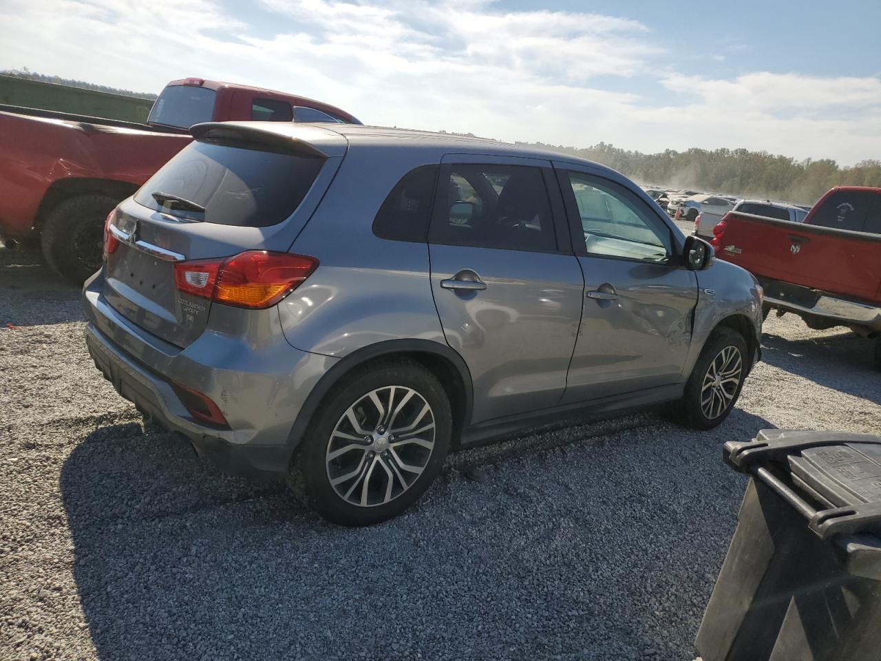 2019 Mitsubishi Outlander - Image 3