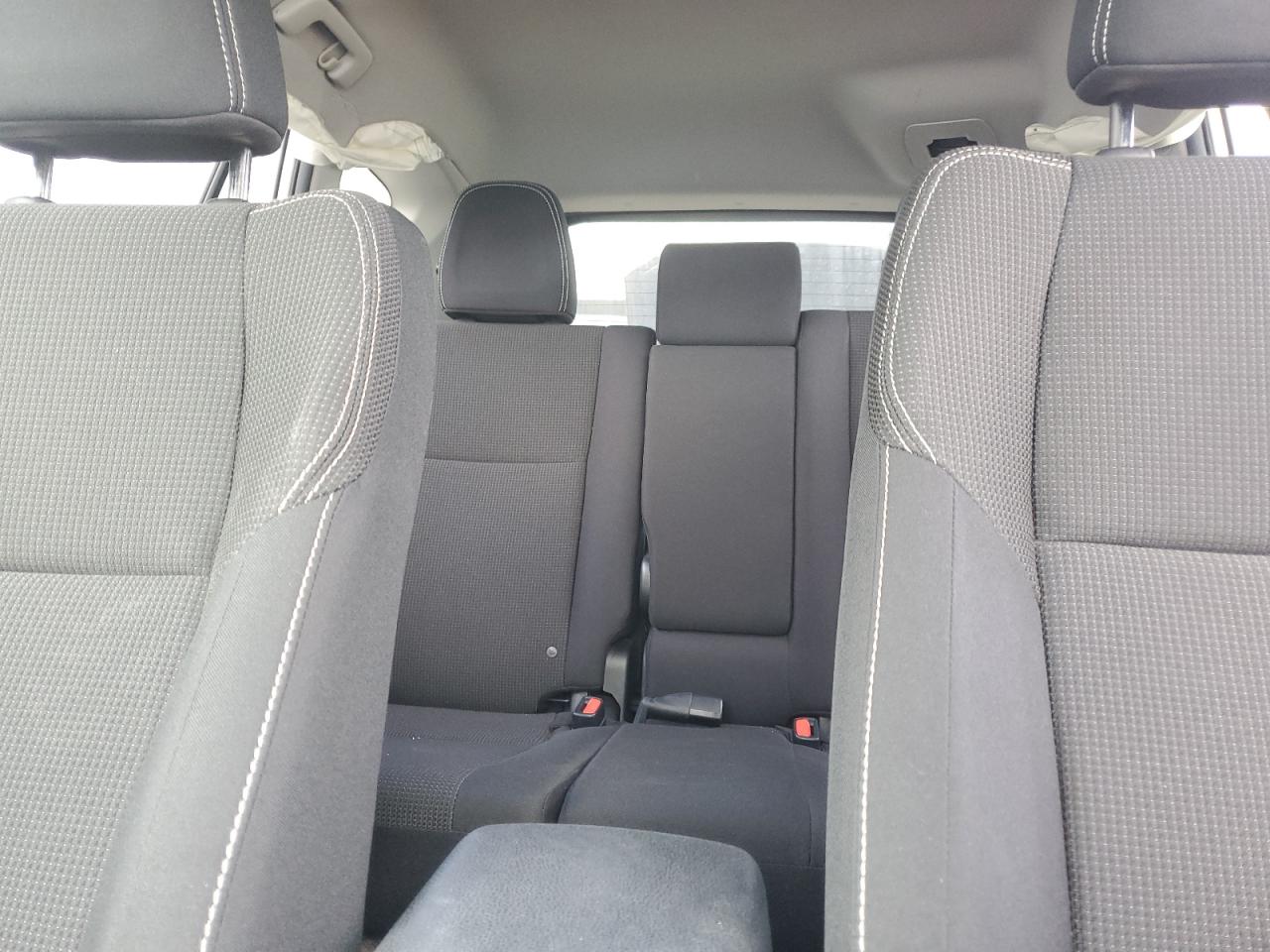 2017 Toyota RAV 4 - Image 10