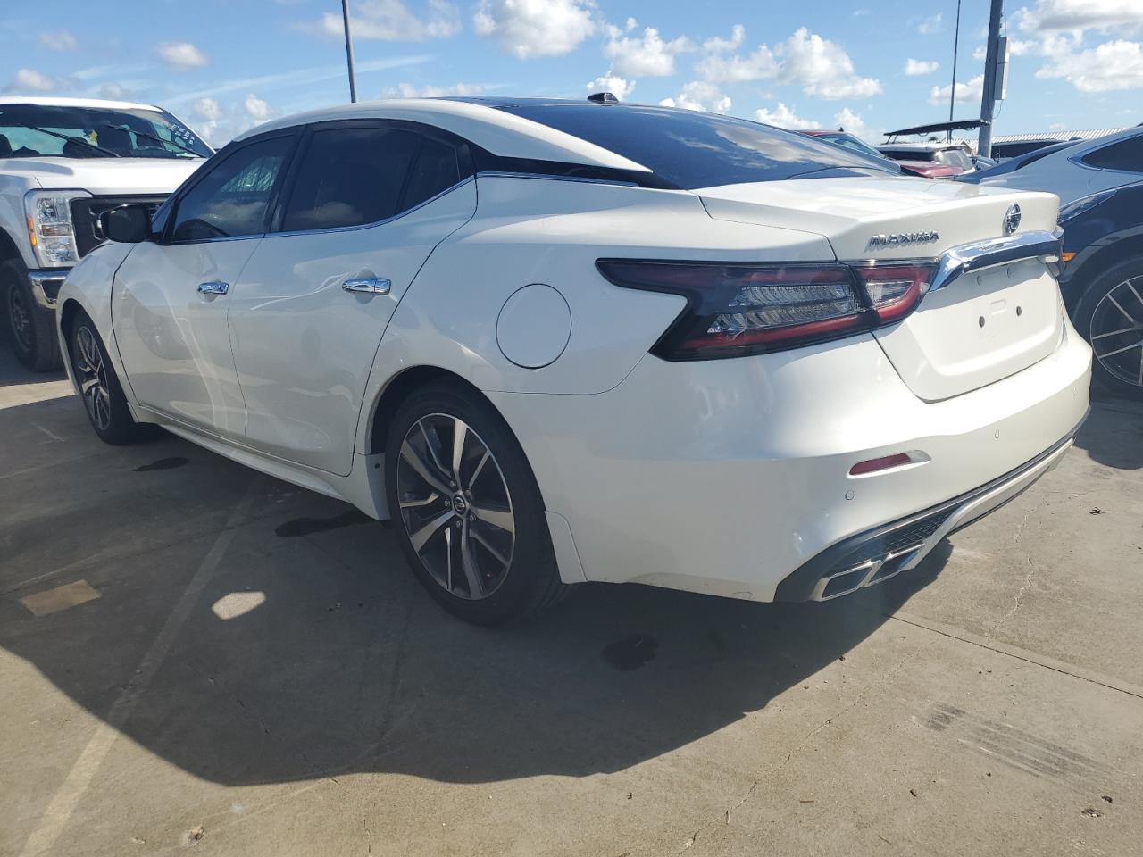 2019 Nissan Maxima - Image 2