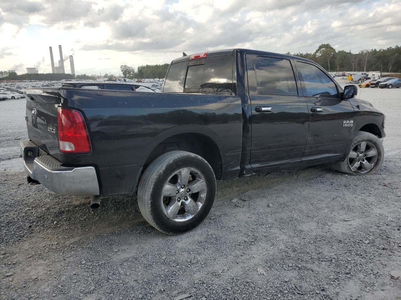 2015 RAM 1500 - Image 3