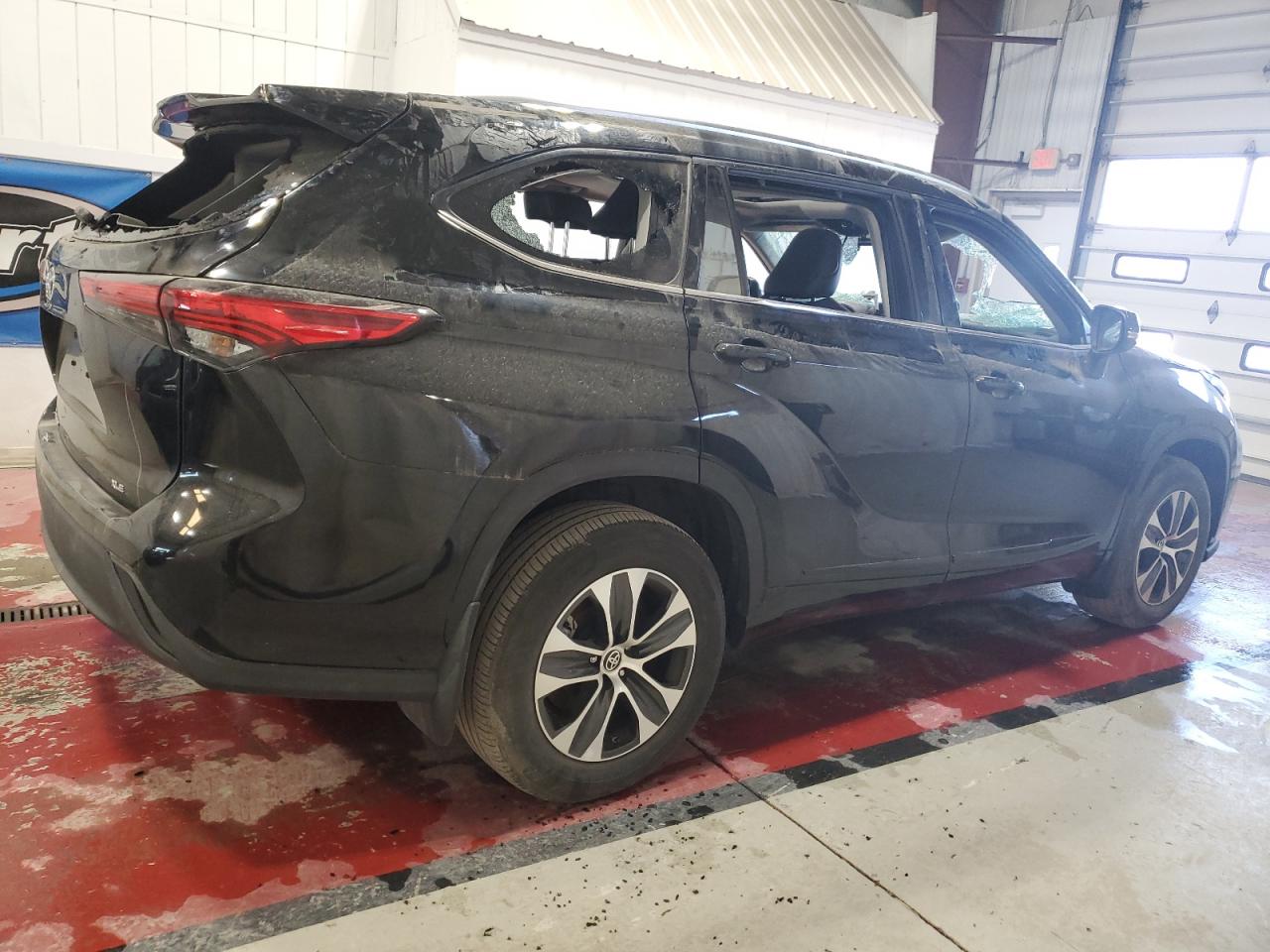 2021 Toyota Highlander - Image 3