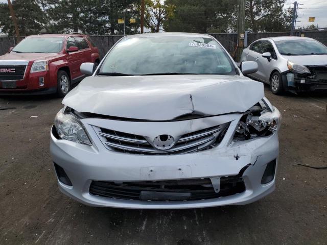 Седаны TOYOTA COROLLA 2013 Серебристый