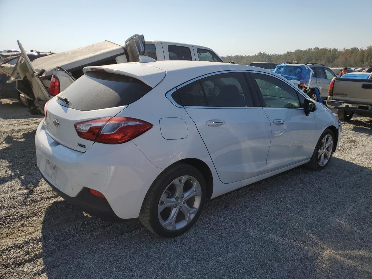 2018 Chevrolet Cruze - Image 3