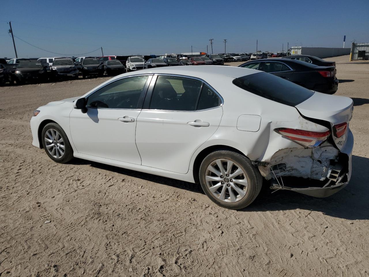 VIN JTNB11HK9J3024066 2018 TOYOTA CAMRY no.2