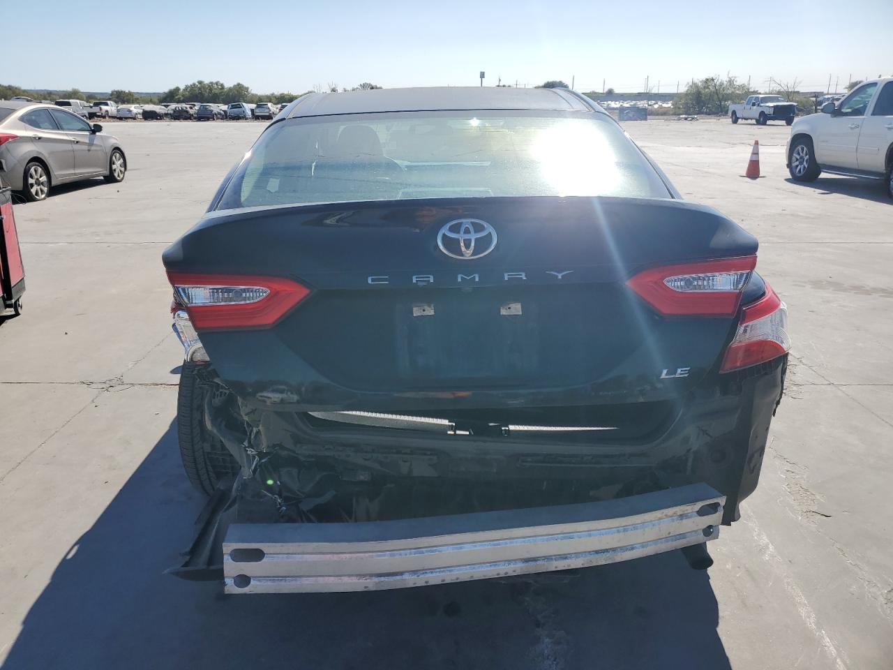 2018 Toyota Camry L VIN: 4T1B11HK2JU506212 Lot: 76592154