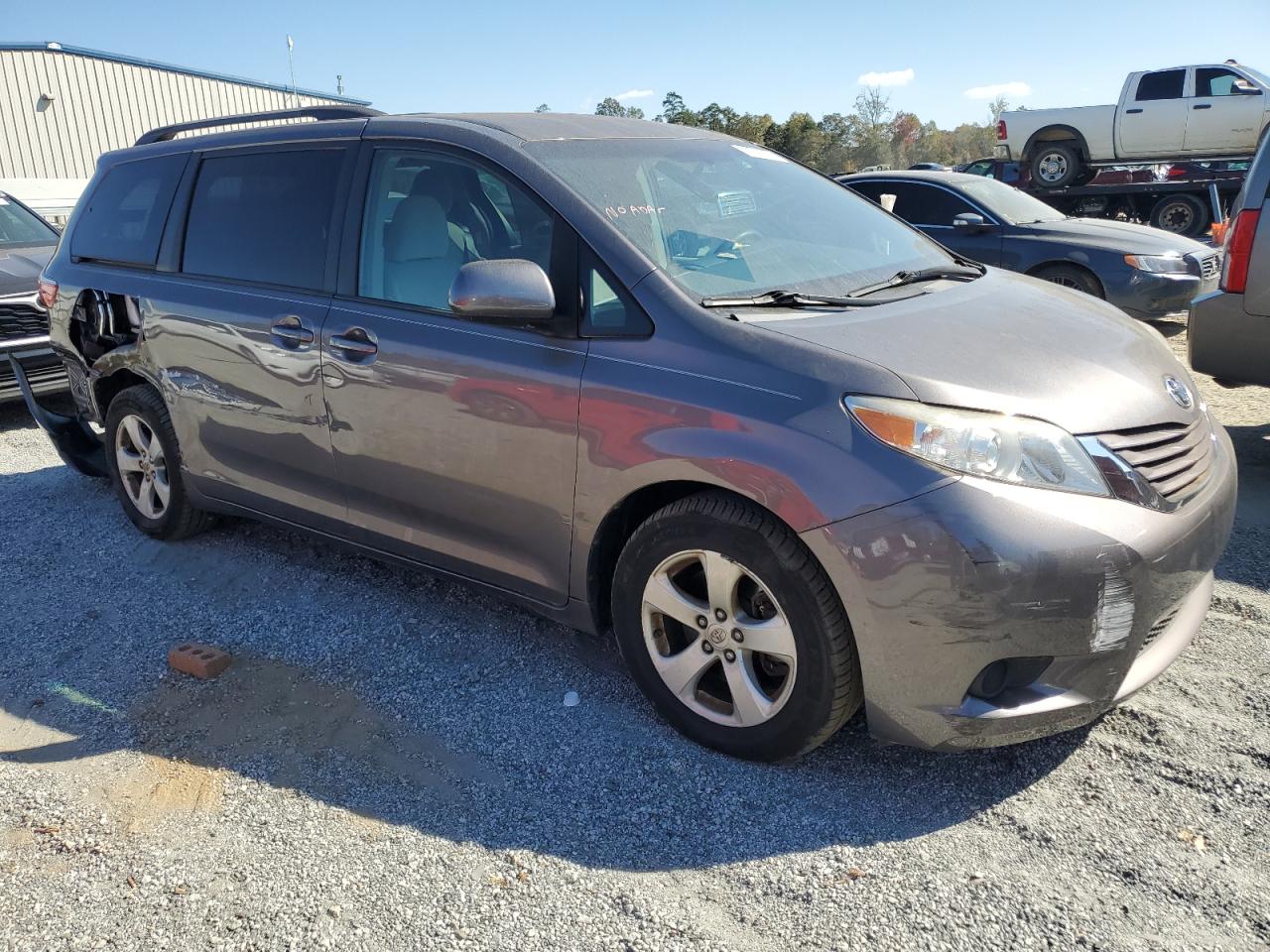 2017 Toyota Sienna - Image 4