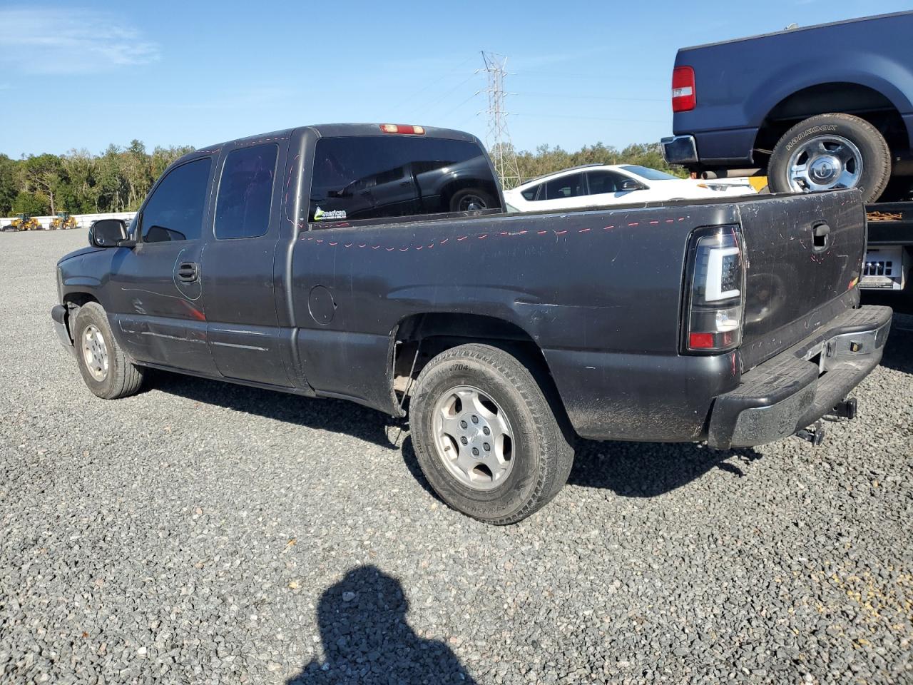 2004 Chevrolet Silverado - Image 2