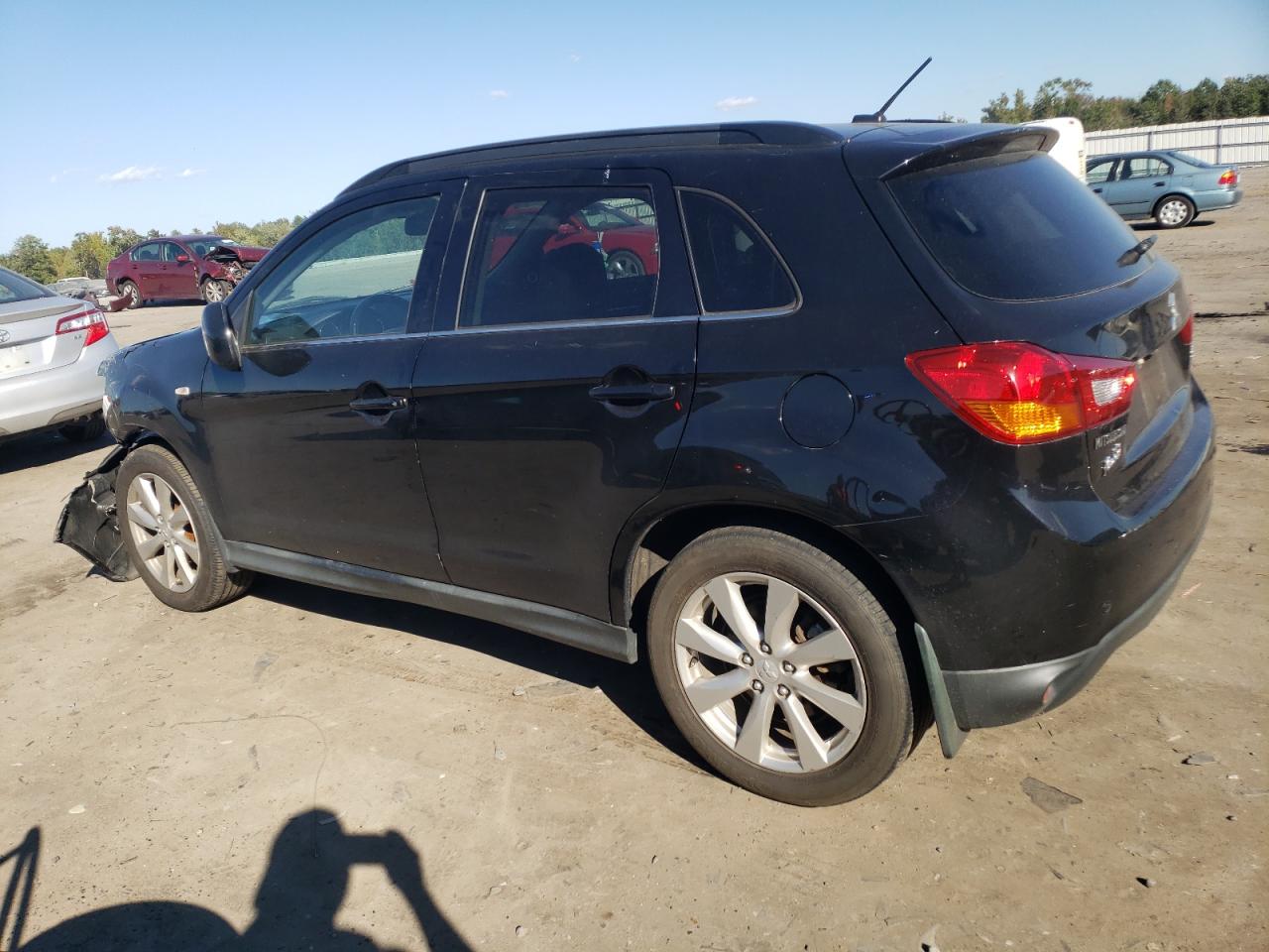 2013 Mitsubishi Outlander - Image 2