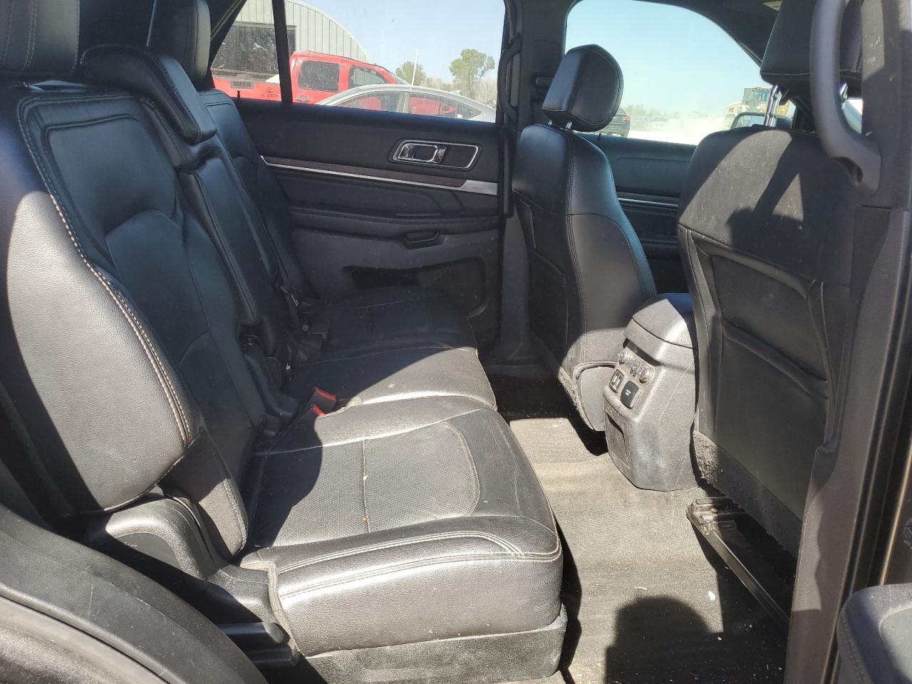 2017 Ford Explorer - Image 11