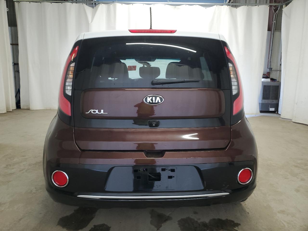 KNDJP3A56H7481130 2017 Kia Soul +