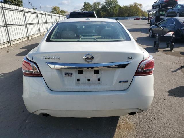 Sedans NISSAN ALTIMA 2013 Biały