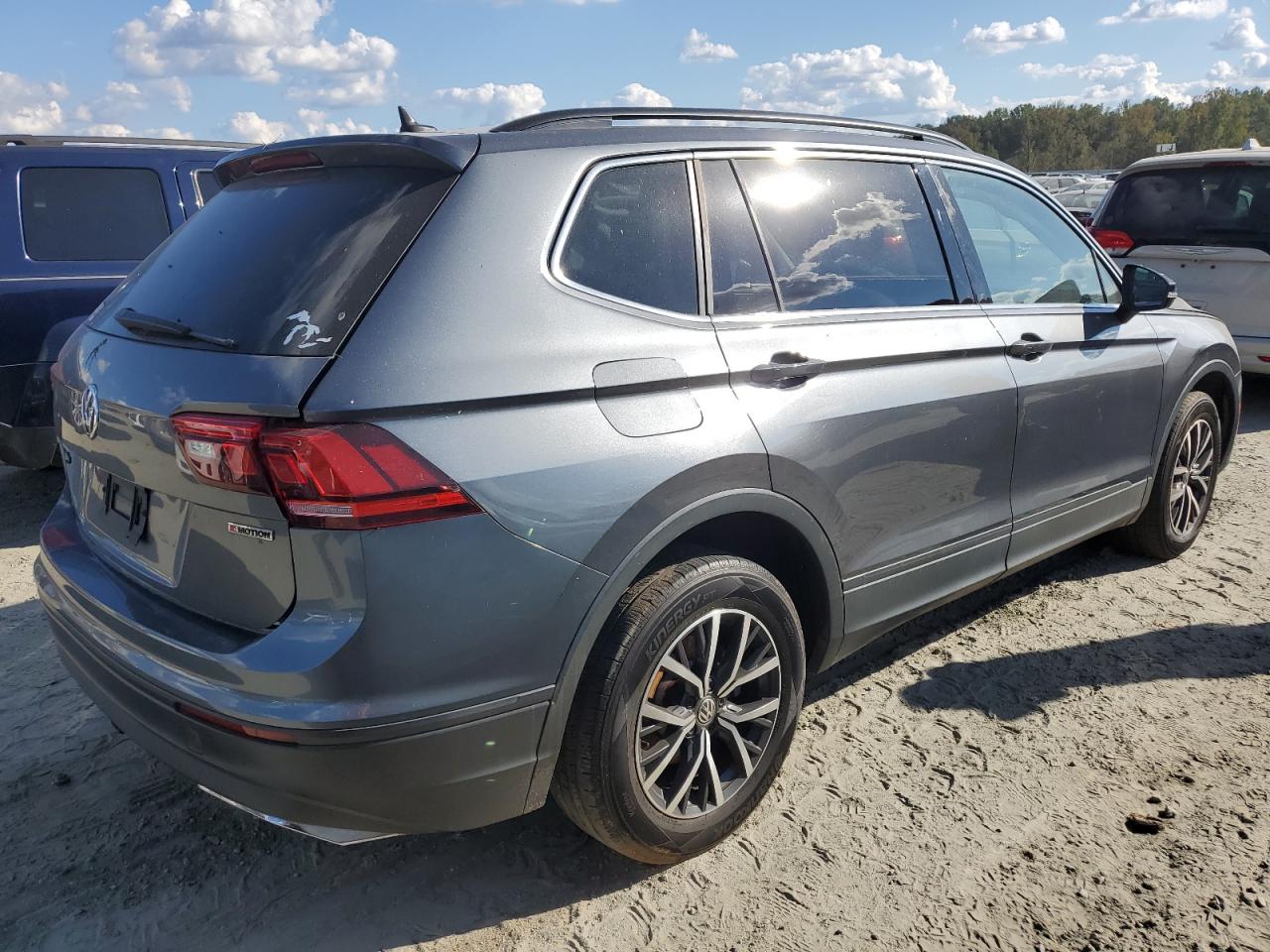 2019 Volkswagen Tiguan - Image 3