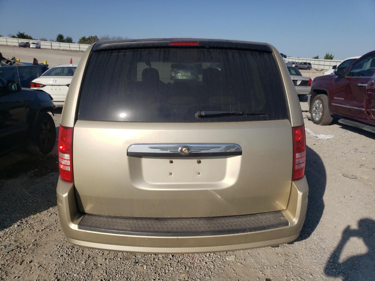 2010 Chrysler Town & Country Lx VIN: 2A4RR2D11AR448650 Lot: 74697734