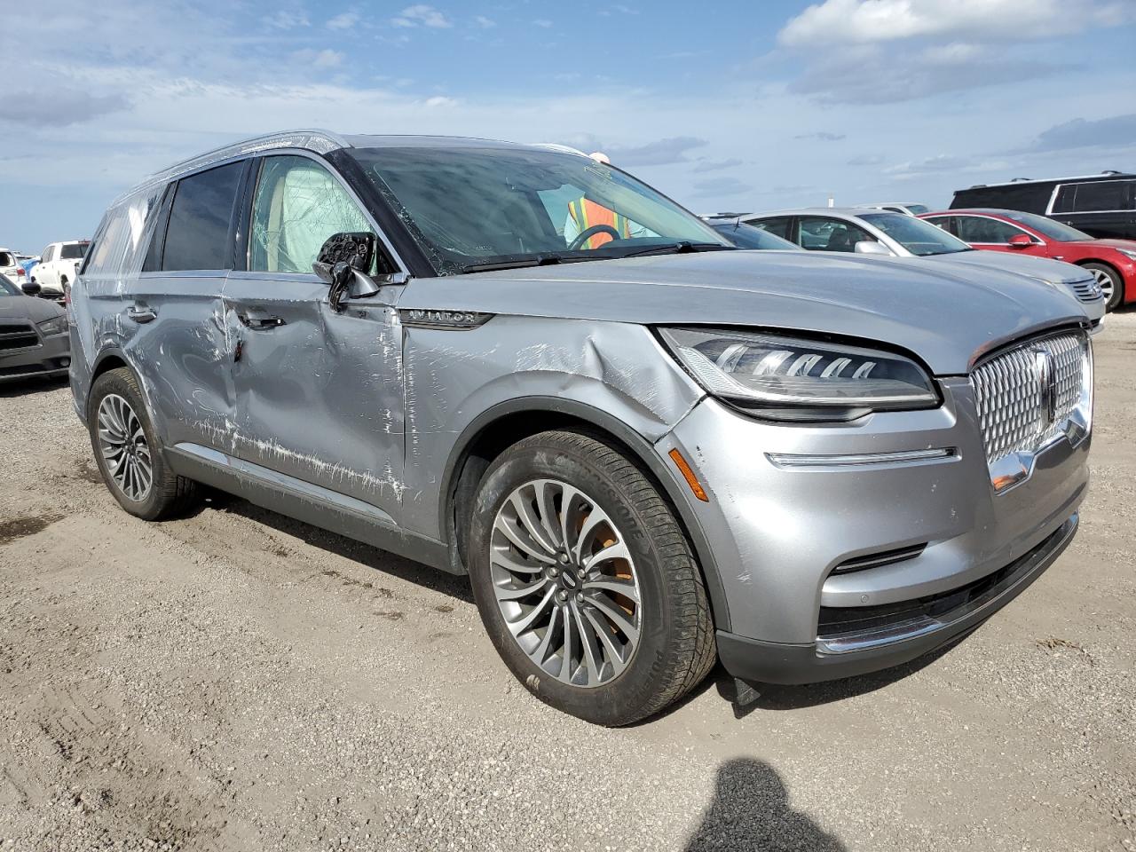 VIN 5LM5J7WC1NGL02997 2022 LINCOLN AVIATOR no.4