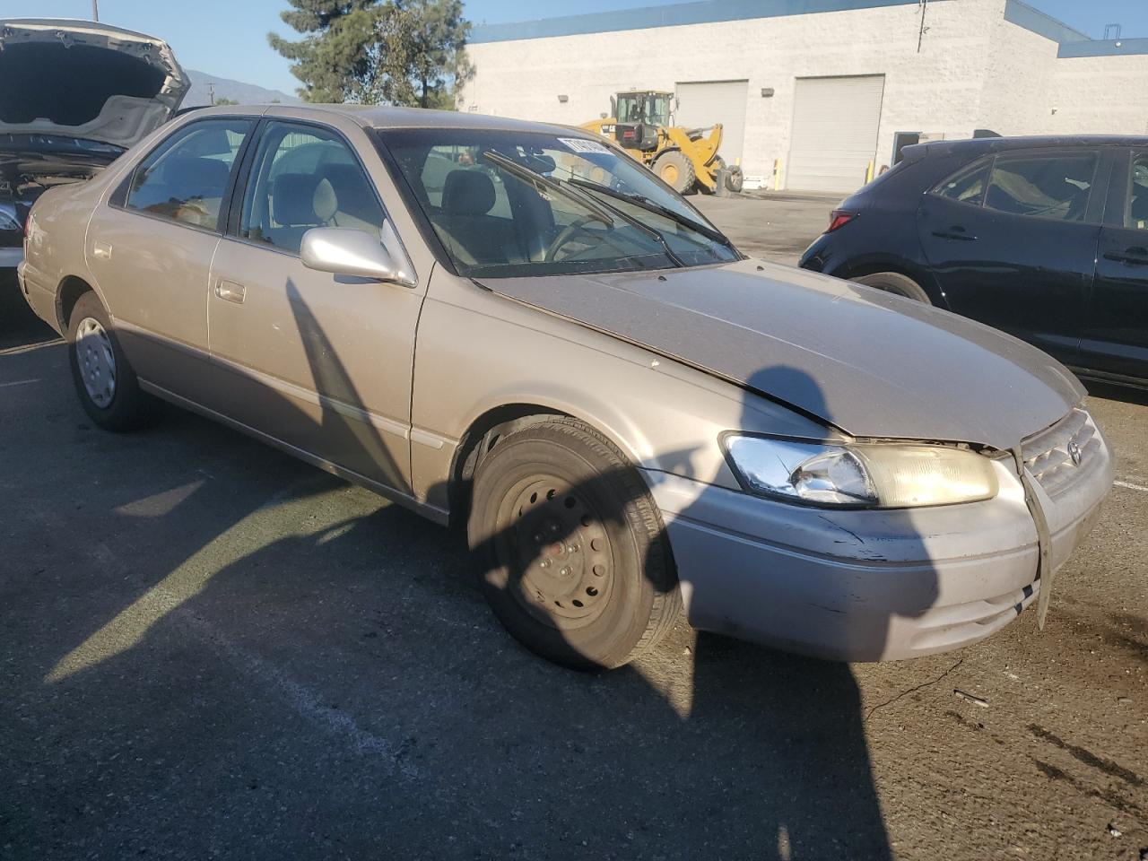 1999 Toyota Camry Le VIN: JT2BG22K9X0352057 Lot: 77401404