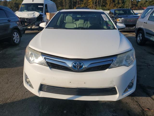 Седани TOYOTA CAMRY 2014 Білий