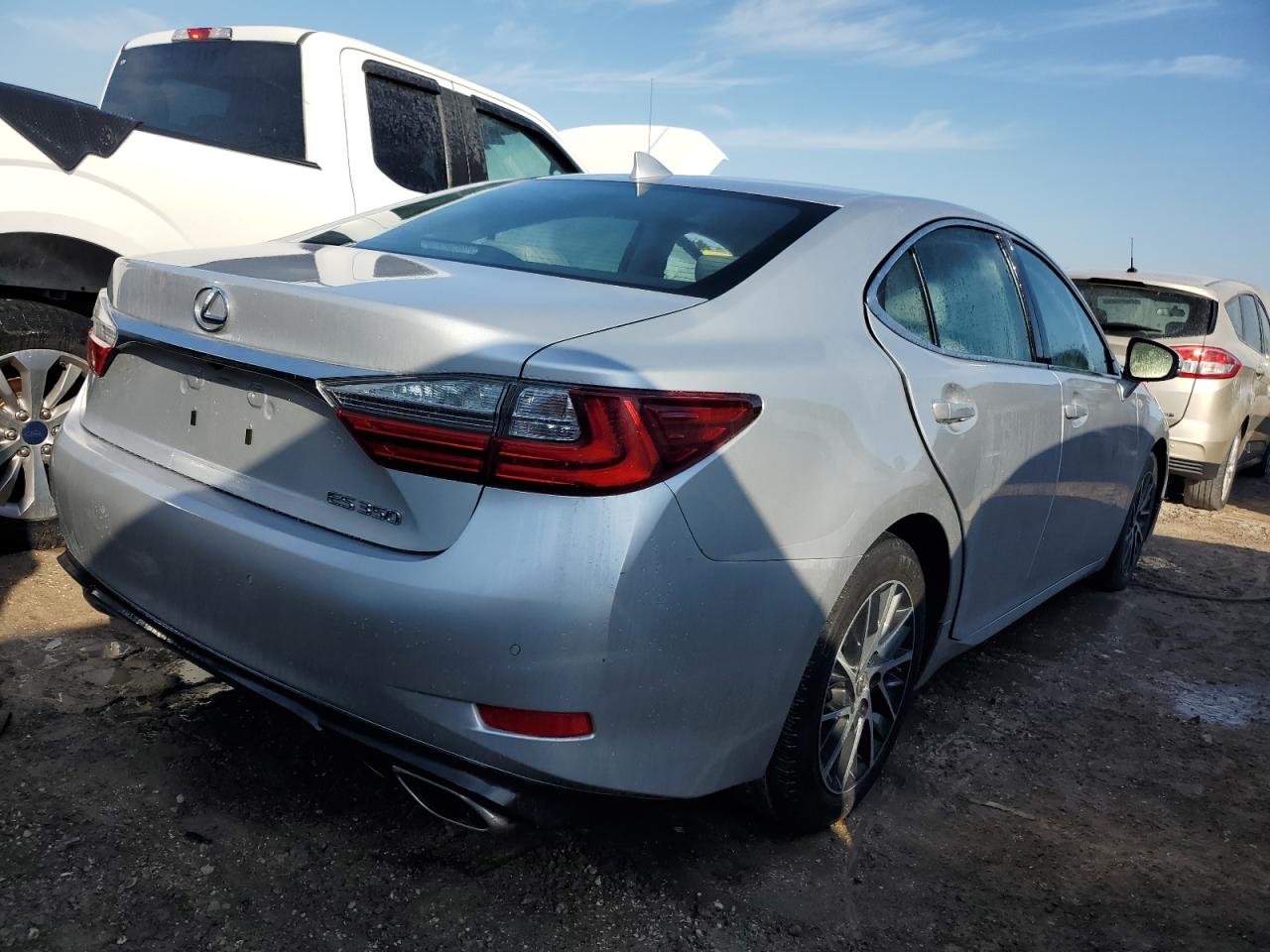 2016 Lexus ES - Image 3