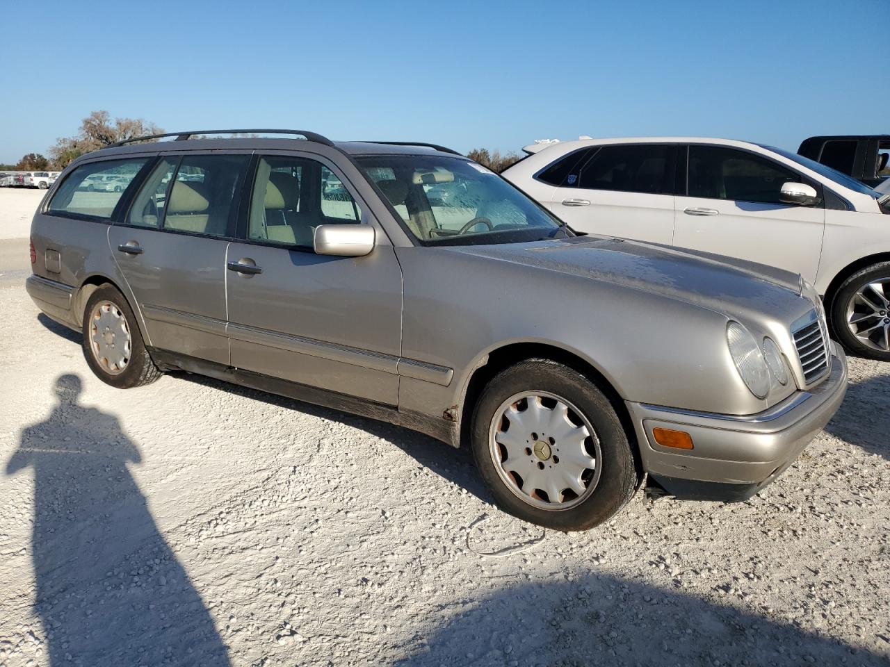 1998 Mercedes-Benz E 320 VIN: WDBJH65F9WA597132 Lot: 77780094