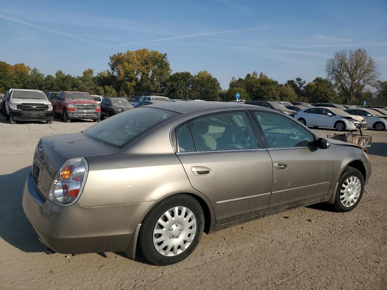 2002 Nissan Altima - Image 3