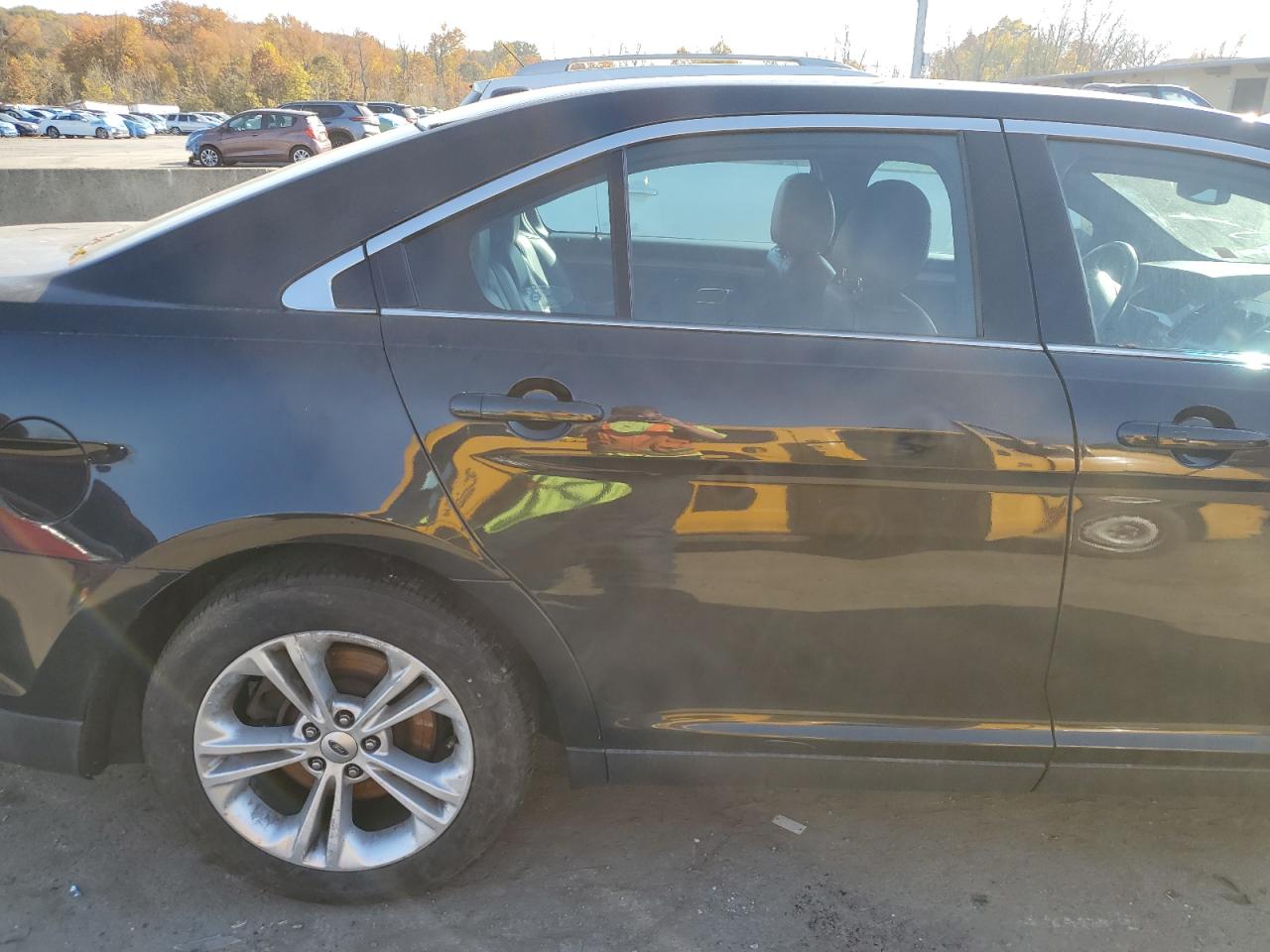 2015 Ford Taurus - Image 10