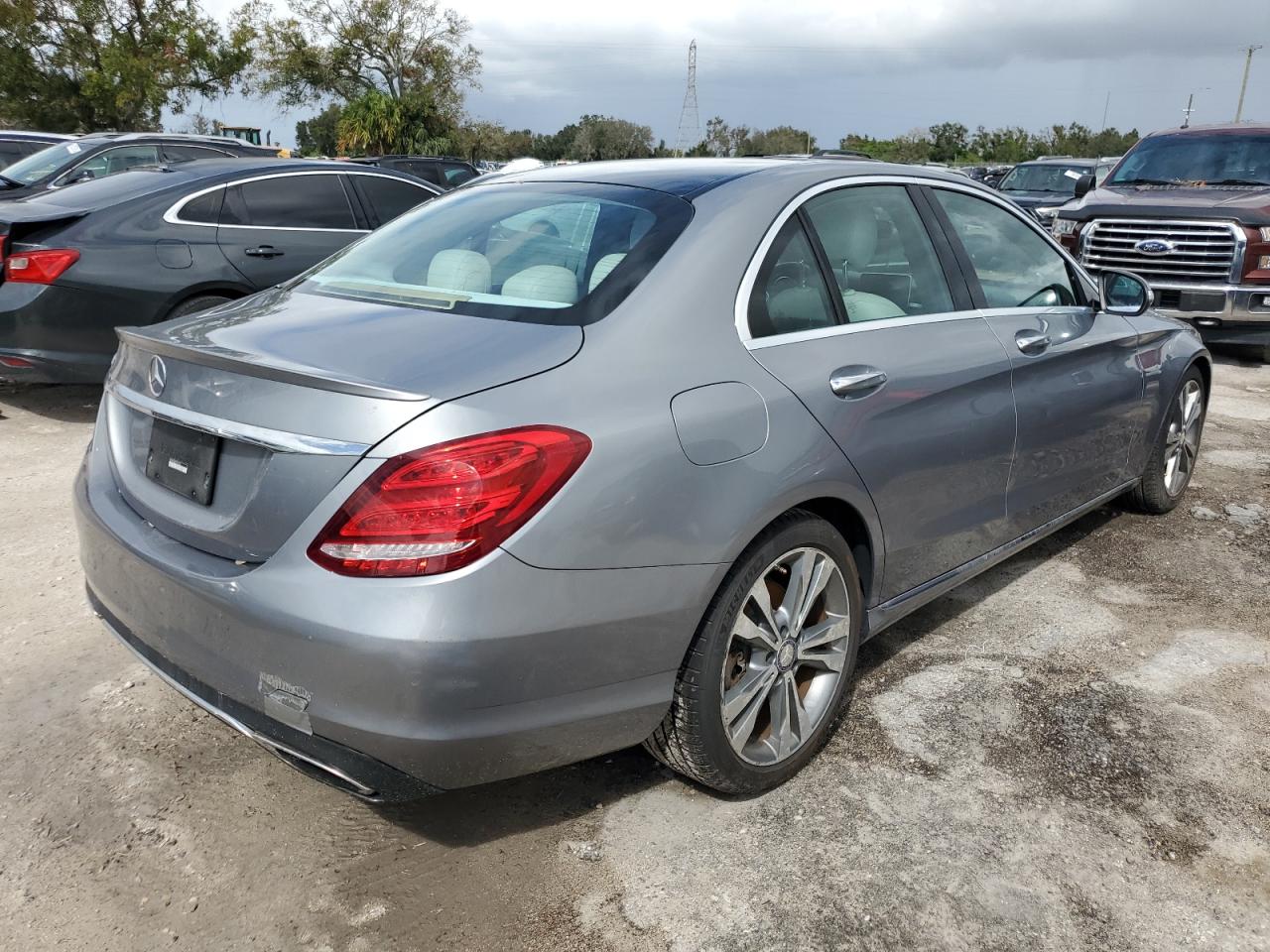 VIN 55SWF4JB5FU087323 2015 MERCEDES-BENZ C-CLASS no.3