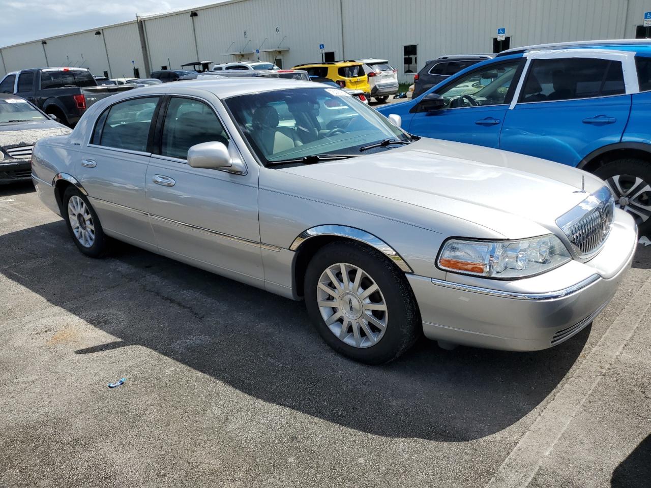 2006 Lincoln Town Car - Image 4