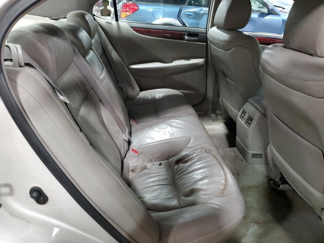 2003 Lexus ES - Image 10