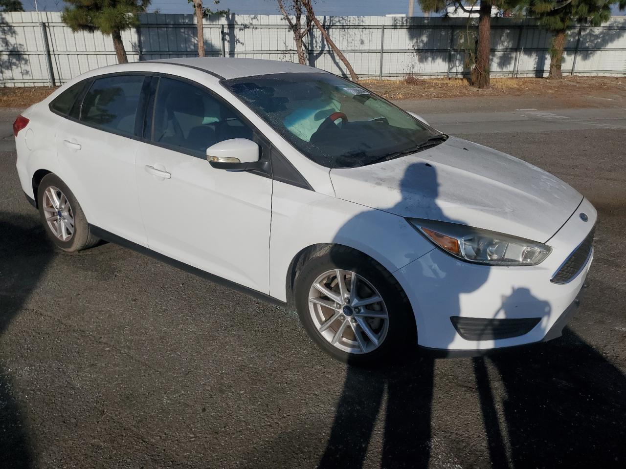 VIN 1FADP3F2XFL335335 2015 FORD FOCUS no.4