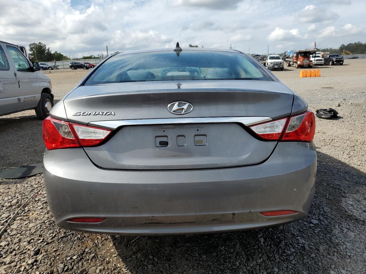 2011 Hyundai Sonata - Image 6