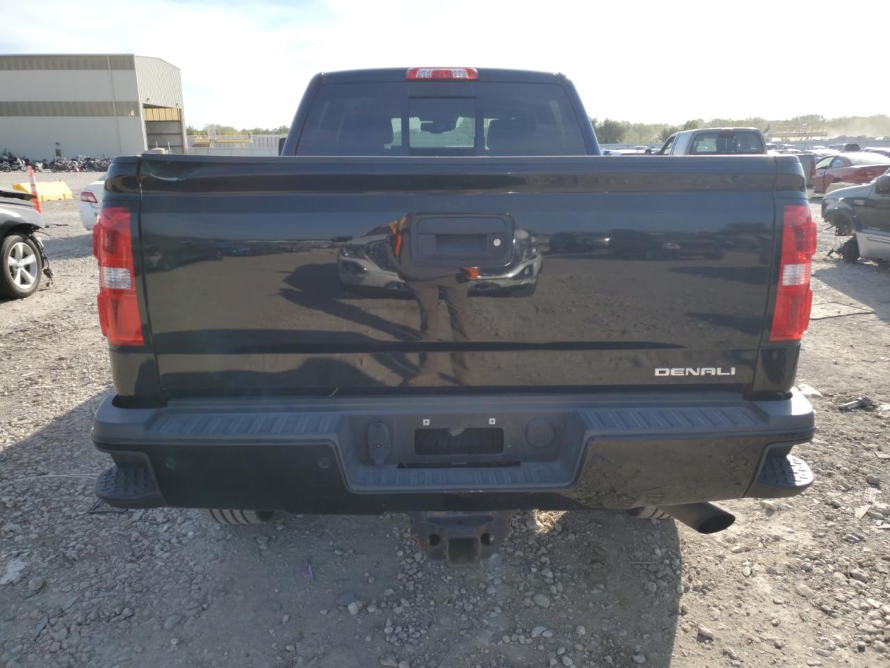 1GT12UEG9JF123368 2018 GMC Sierra K2500 Denali