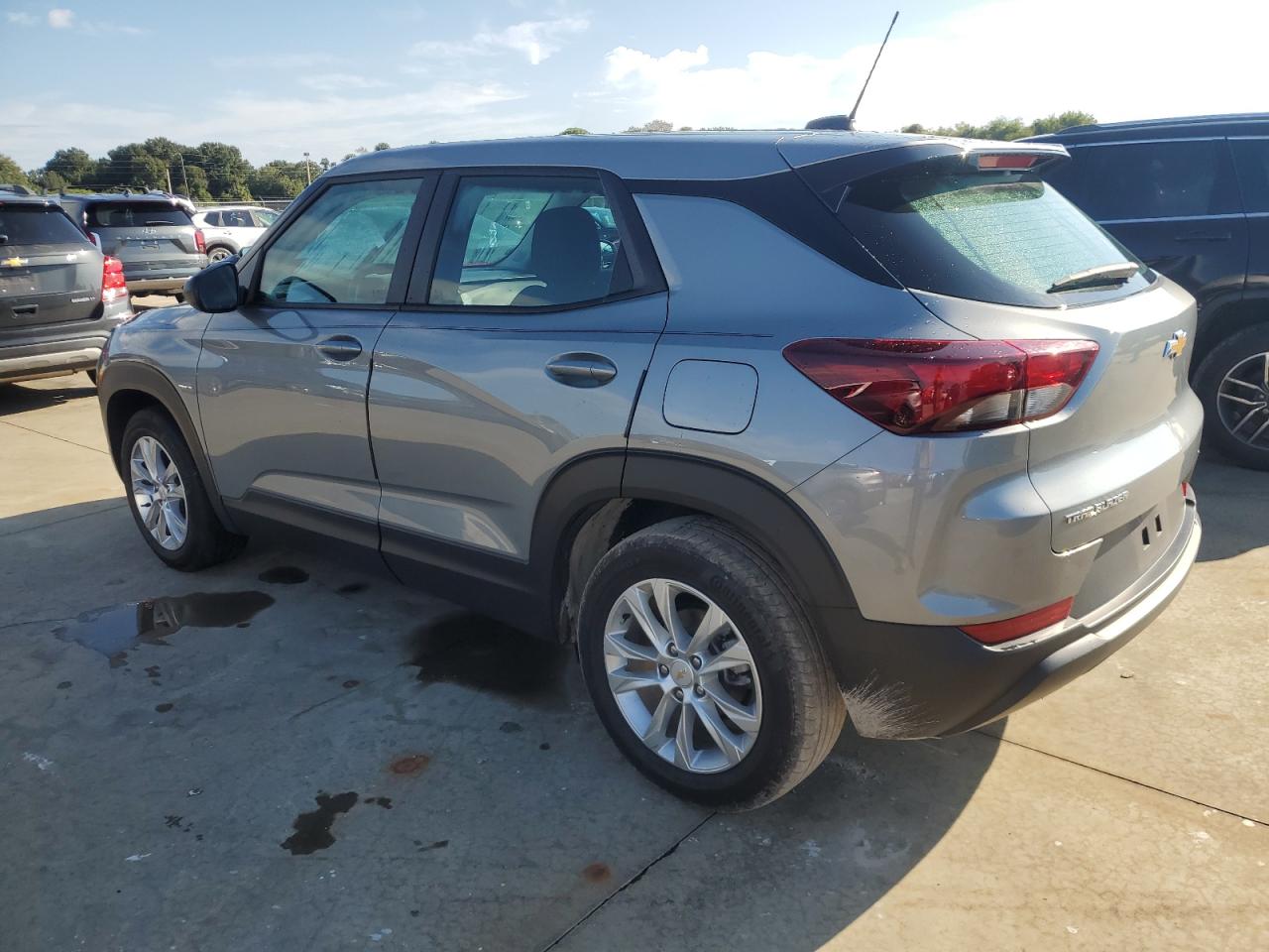 2023 Chevrolet TrailBlazer - Image 2