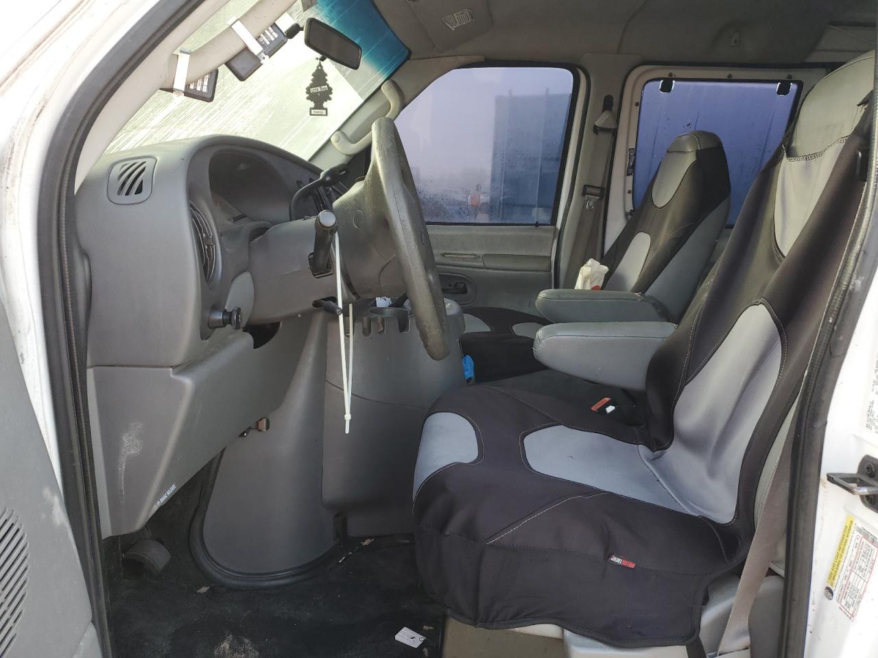 2005 Ford Econoline - Image 7