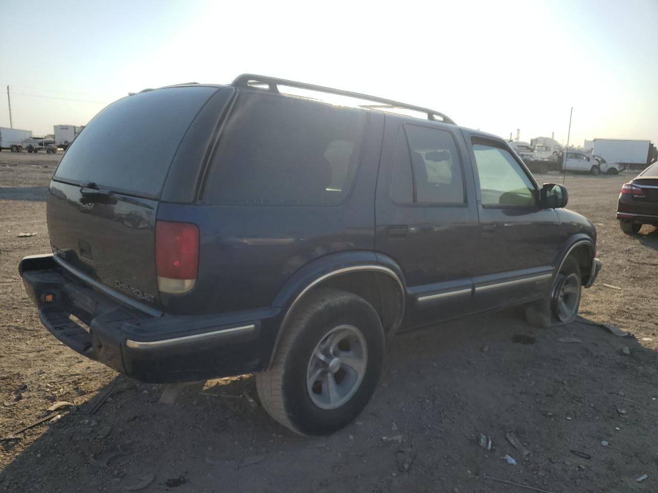 1999 Chevrolet Blazer VIN: 1GNCS13W9X2194269 Lot: 75468004