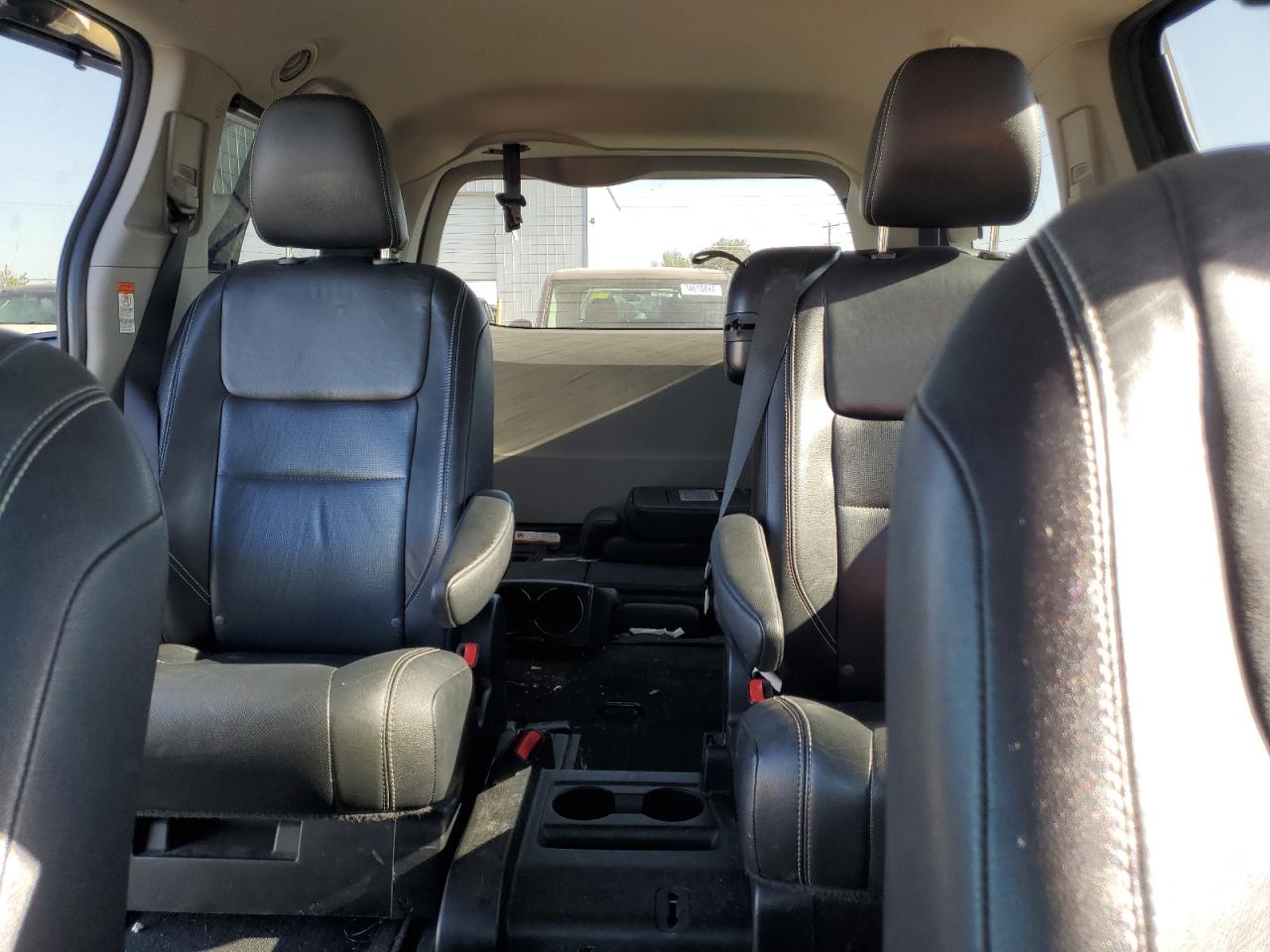 2015 Toyota Sienna - Image 10