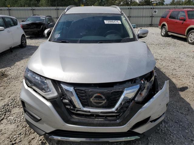  NISSAN ROGUE 2017 Srebrny