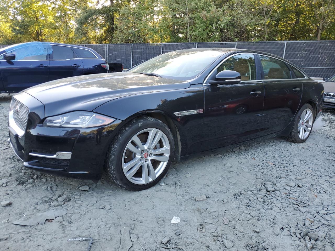 VIN SAJWJ2GD5G8W02952 2016 JAGUAR XJ no.1