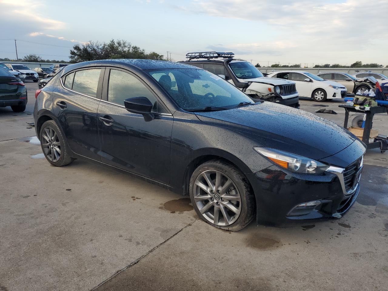 VIN 3MZBN1L36JM241062 2018 MAZDA 3 no.4