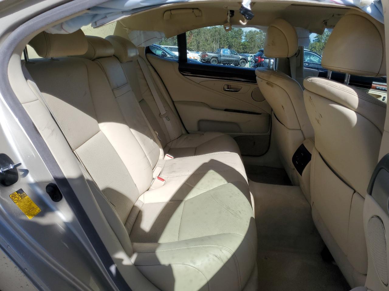 2014 Lexus LS - Image 10