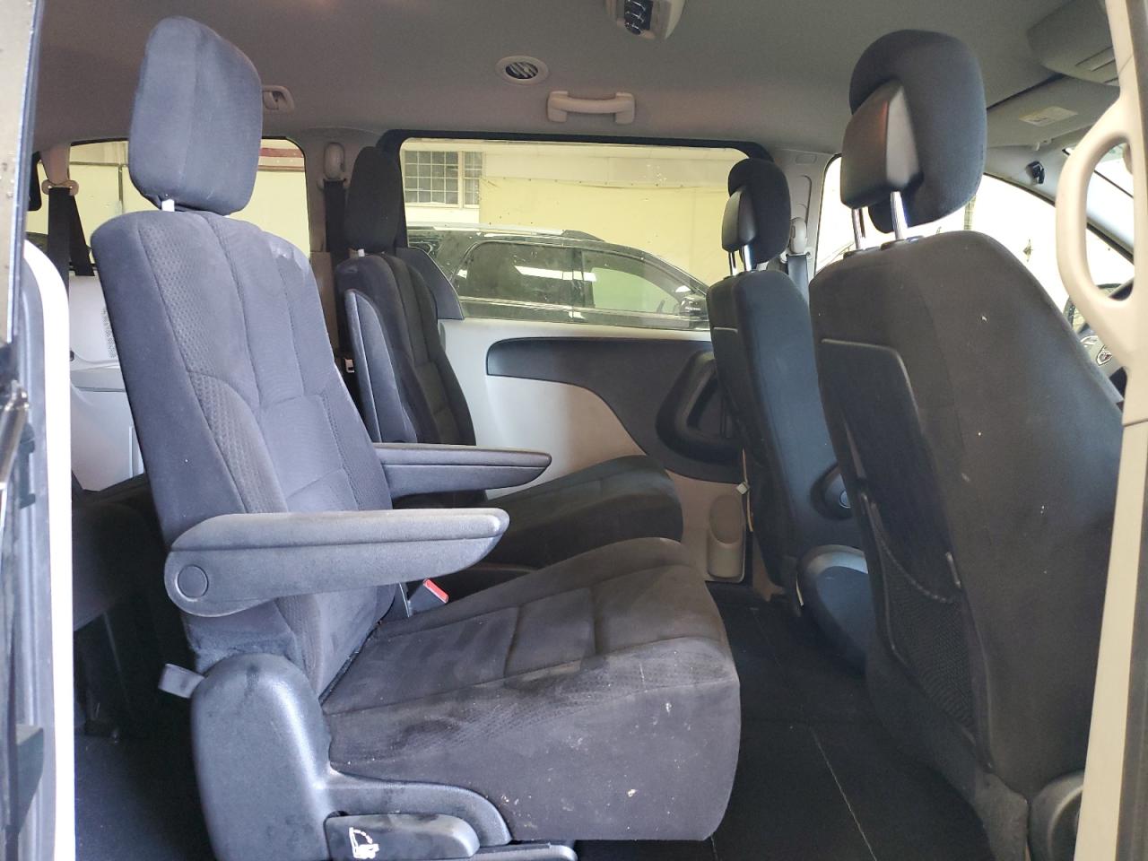 2012 Dodge Caravan - Image 11