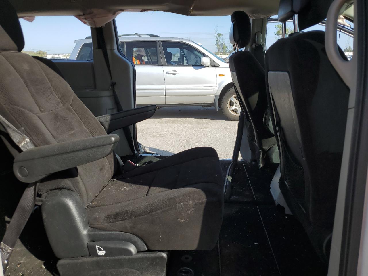 2013 Dodge Caravan - Image 11