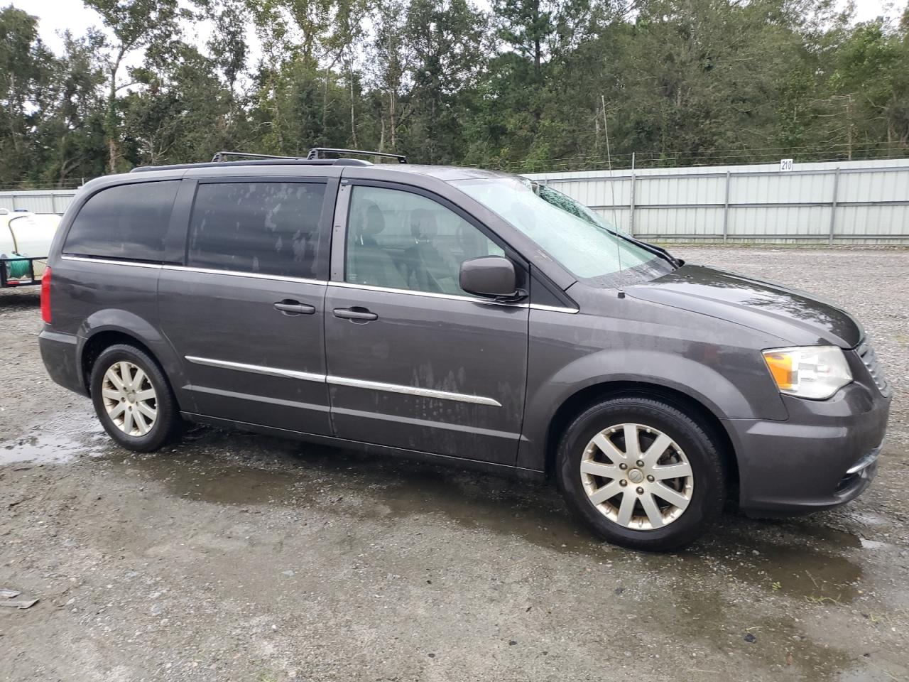 2015 Chrysler Town & Country - Image 4