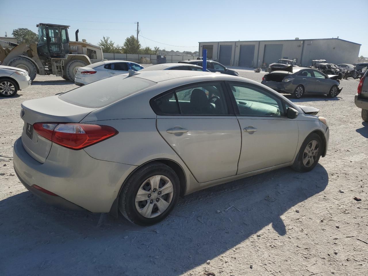 VIN KNAFK4A67F5372670 2015 KIA FORTE no.3