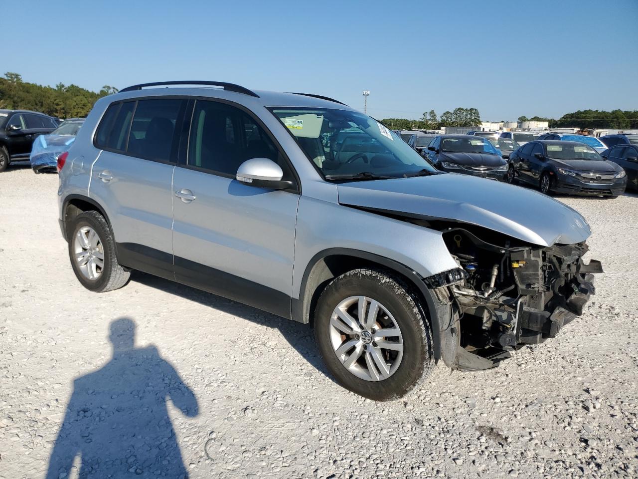 2017 Volkswagen Tiguan - Image 4