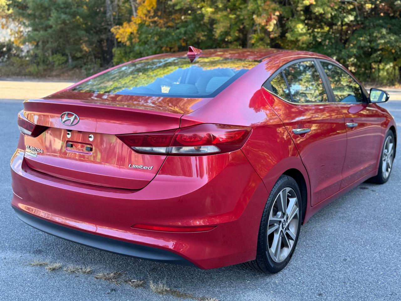 2017 Hyundai Elantra - Image 4