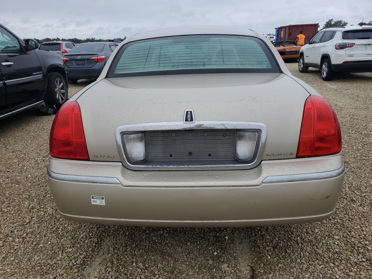 2010 Lincoln Town Car Signature Limited VIN: 2LNBL8CV1AX632025 Lot: 74710104