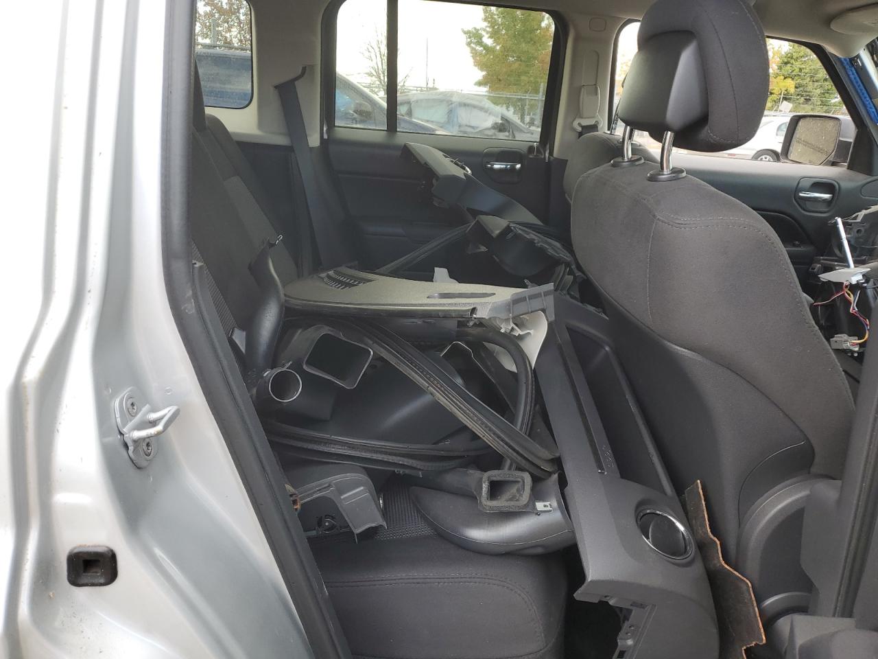 2011 Jeep Liberty (Patriot) - Image 11