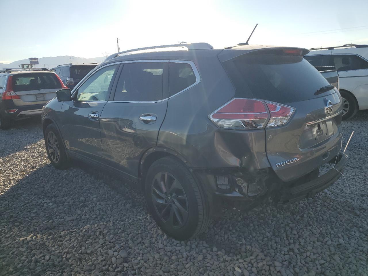 2016 Nissan Rogue - Image 2