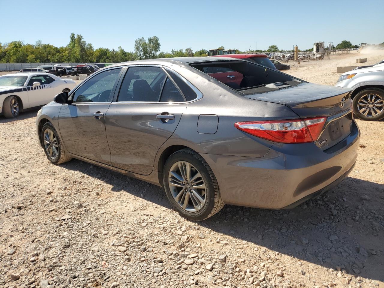 4T1BF1FK1HU373439 2017 TOYOTA CAMRY - Image 2