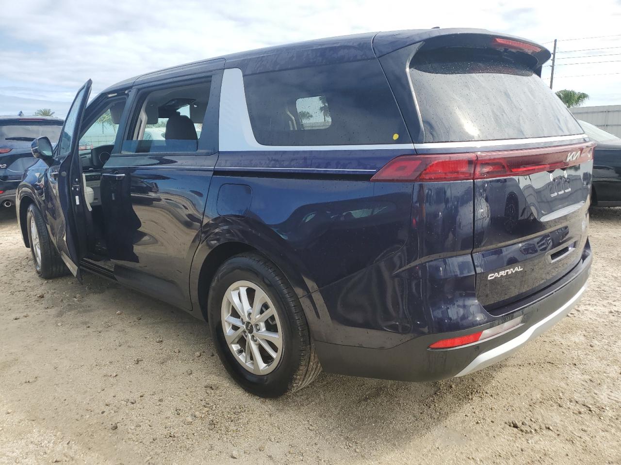 2024 Kia Carnival - Image 2