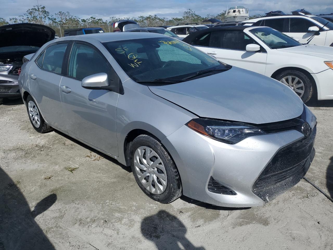 VIN 2T1BURHE2JC004818 2018 TOYOTA COROLLA no.4